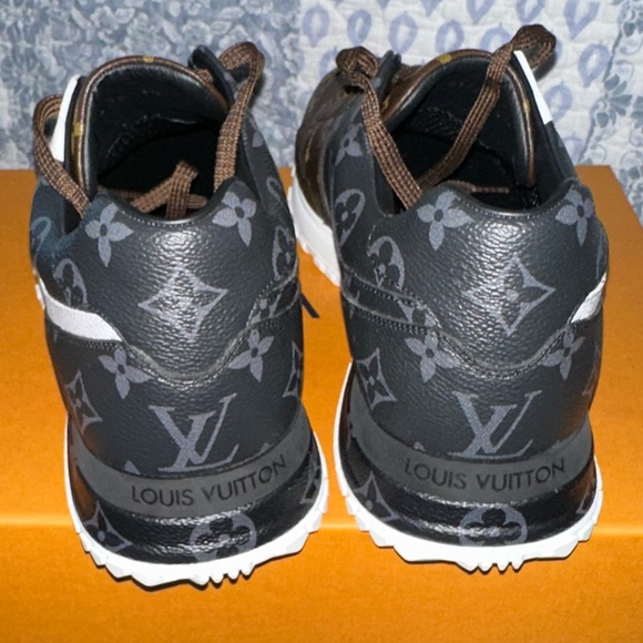 NEW LOUIS VUITTON Run Away Triple Monogram
Men’s AUTHENTIC - Picture 2 of 5